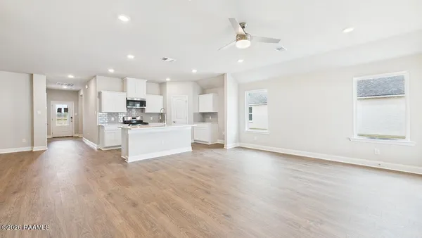 $302,500 | 206 Cypress Falls, Broussard, LA 70518