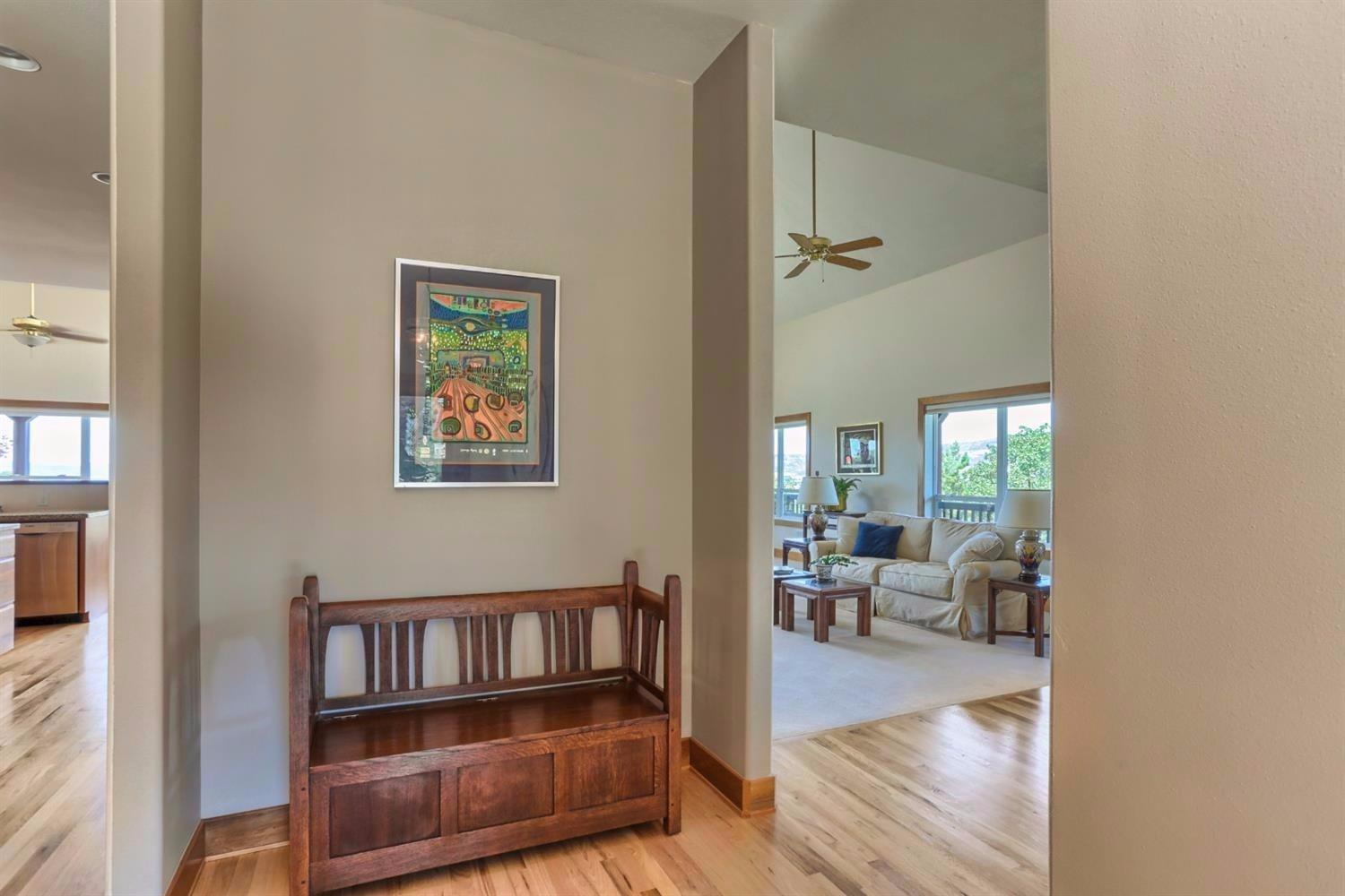 4872 Pioneer Road Medford, OR 97501 - Photo 8 of 35 Additional Photo