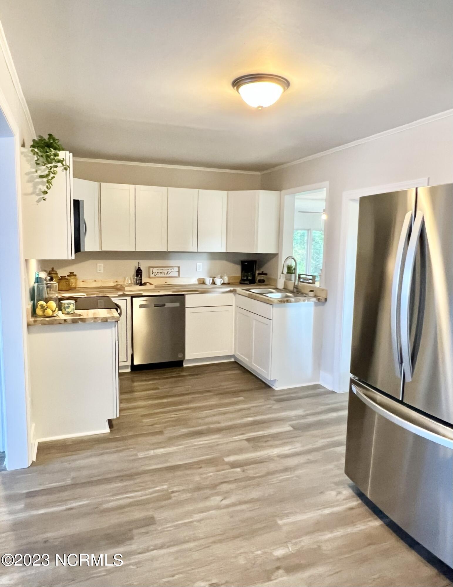 1490 Kellum Loop Road Jacksonville, NC 28546 - Photo 13 of 38 Kitchen
