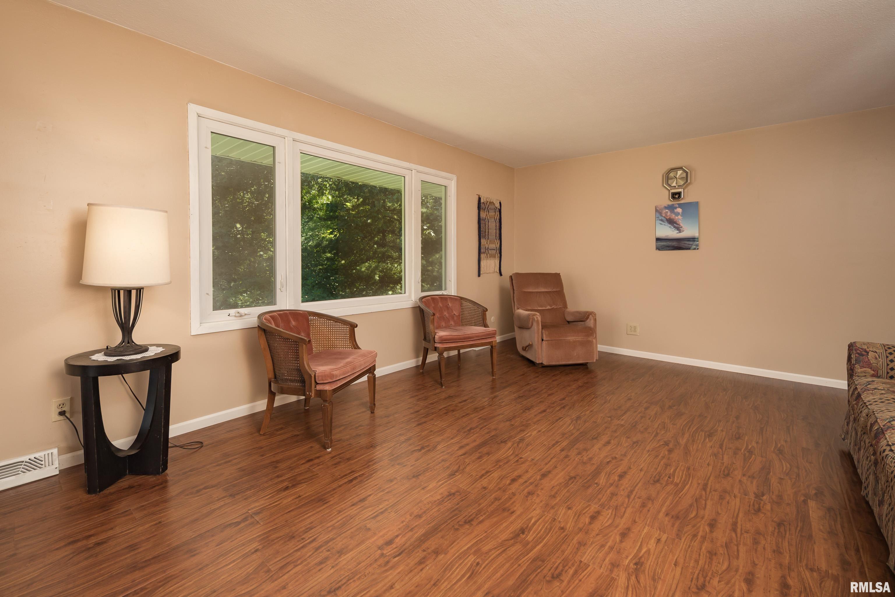 9711 106th Avenue West Taylor Ridge, IL 61284 - Photo 4 of 41 Gallery Image 4
