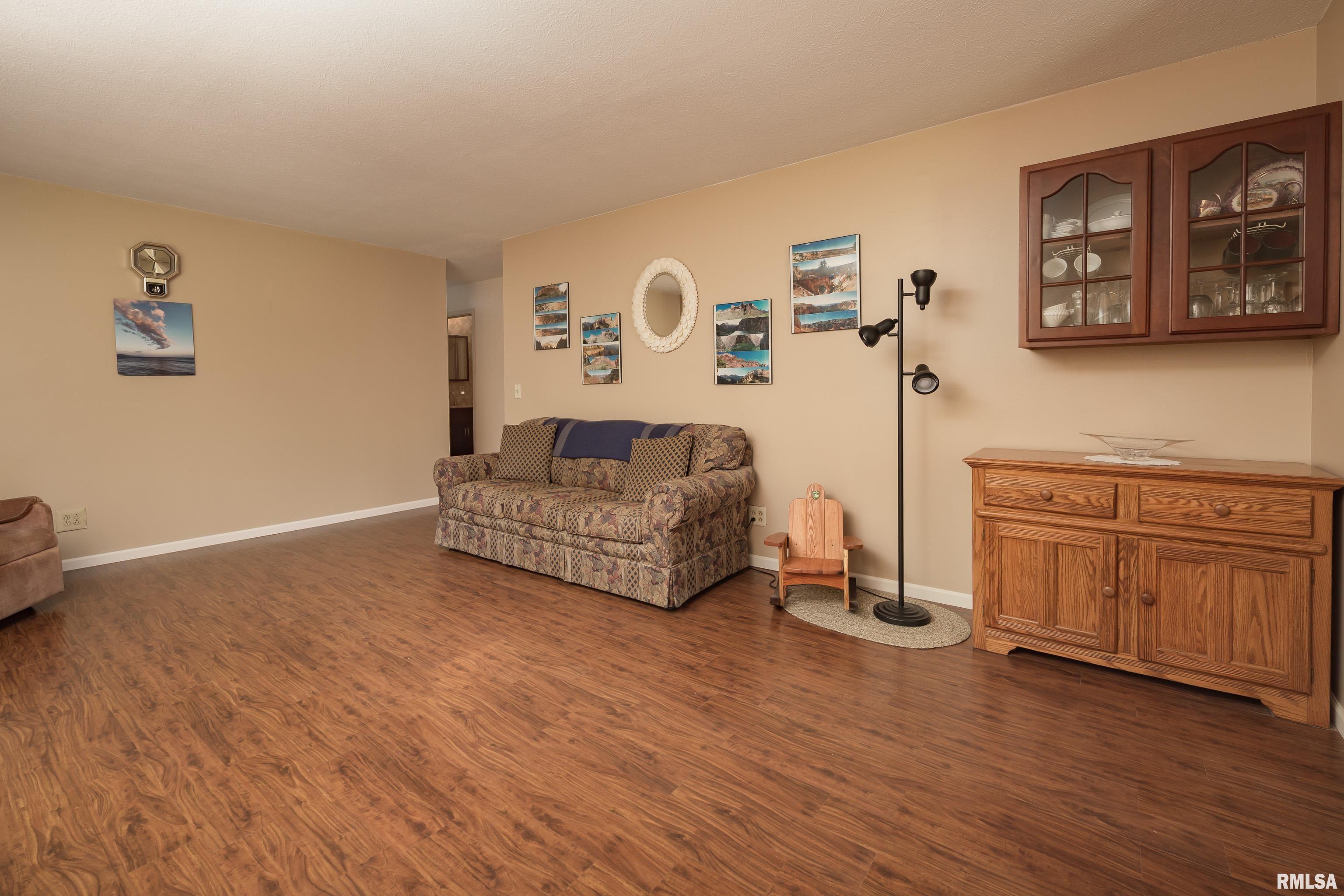 9711 106th Avenue West Taylor Ridge, IL 61284 - Photo 5 of 41 Gallery Image 5