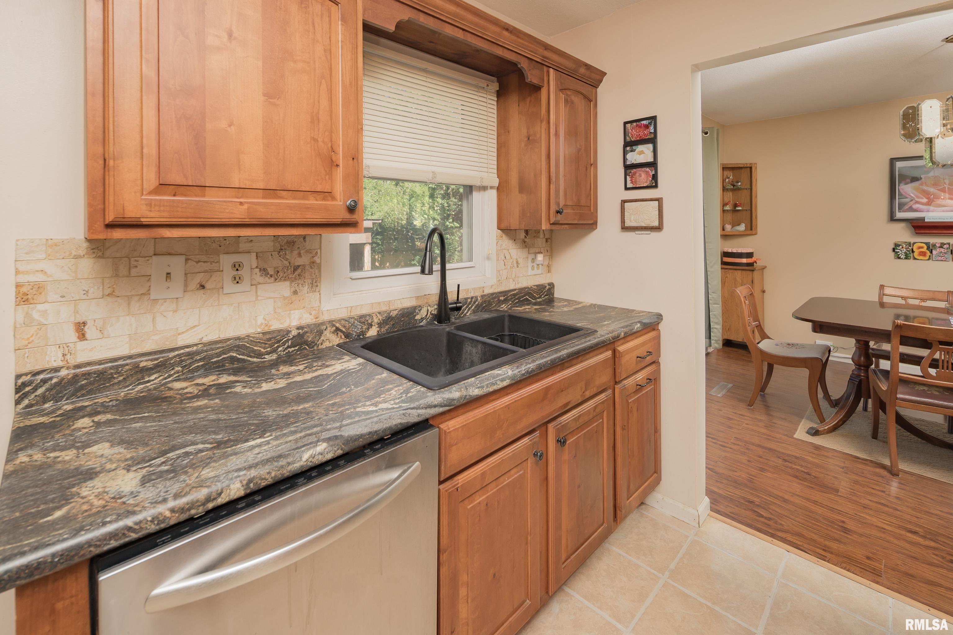 9711 106th Avenue West Taylor Ridge, IL 61284 - Photo 9 of 41 Gallery Image 9
