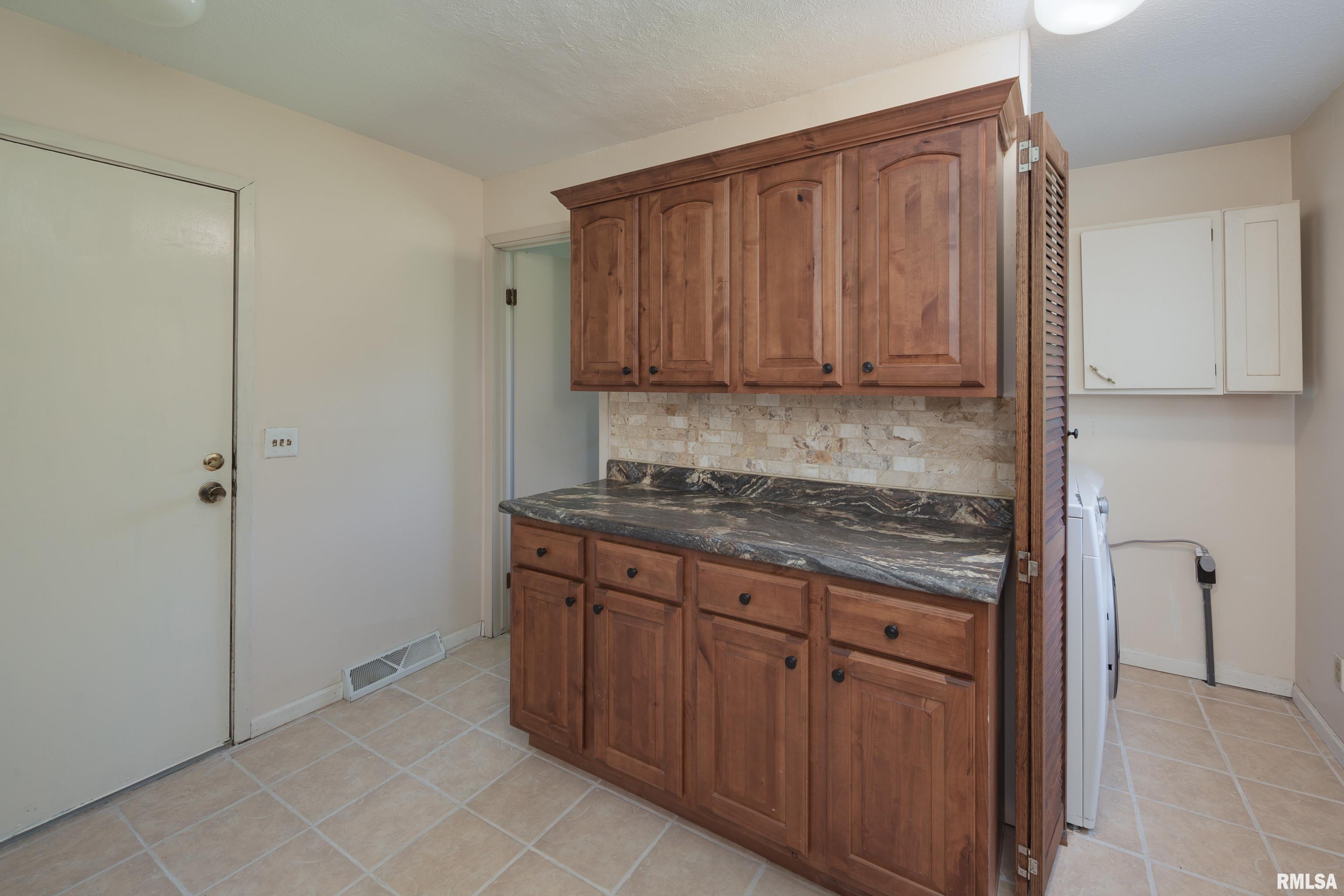 9711 106th Avenue West Taylor Ridge, IL 61284 - Photo 10 of 41 Gallery Image 10