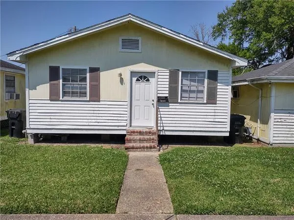 $1,200 | 118 Yorke Street, Unit A, Belle Chasse, LA 70037