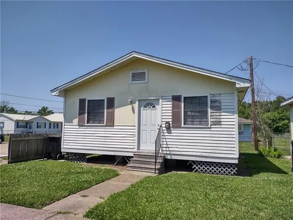 $1,200 | 118 Yorke Street, Unit A, Belle Chasse, LA 70037