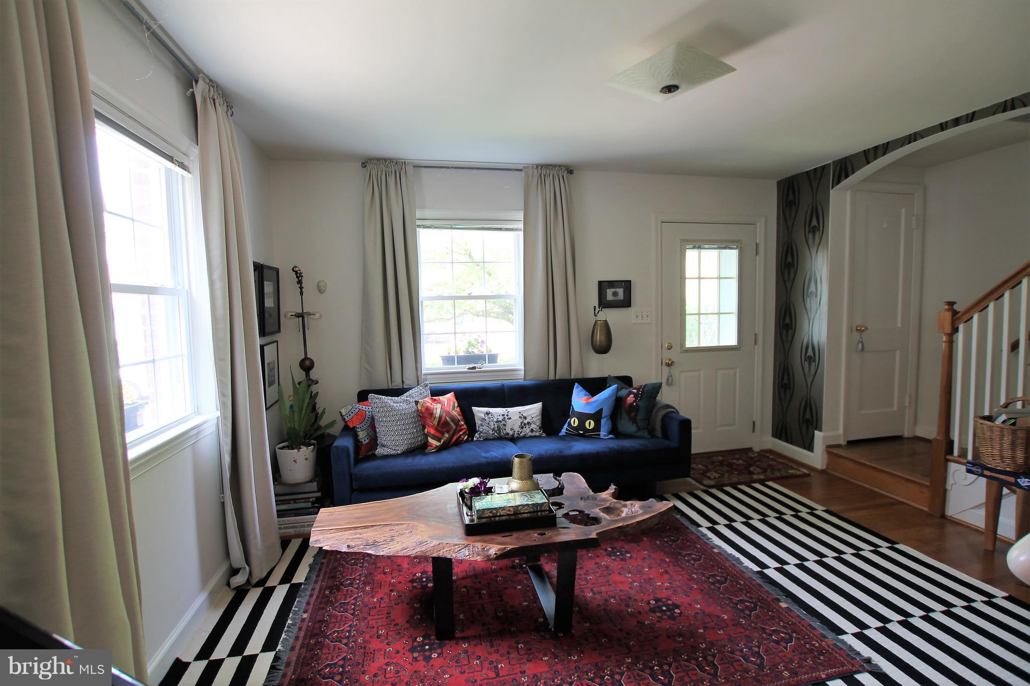 3710 1st Road South Arlington, VA 22204 - Photo 3 of 28 Living Room