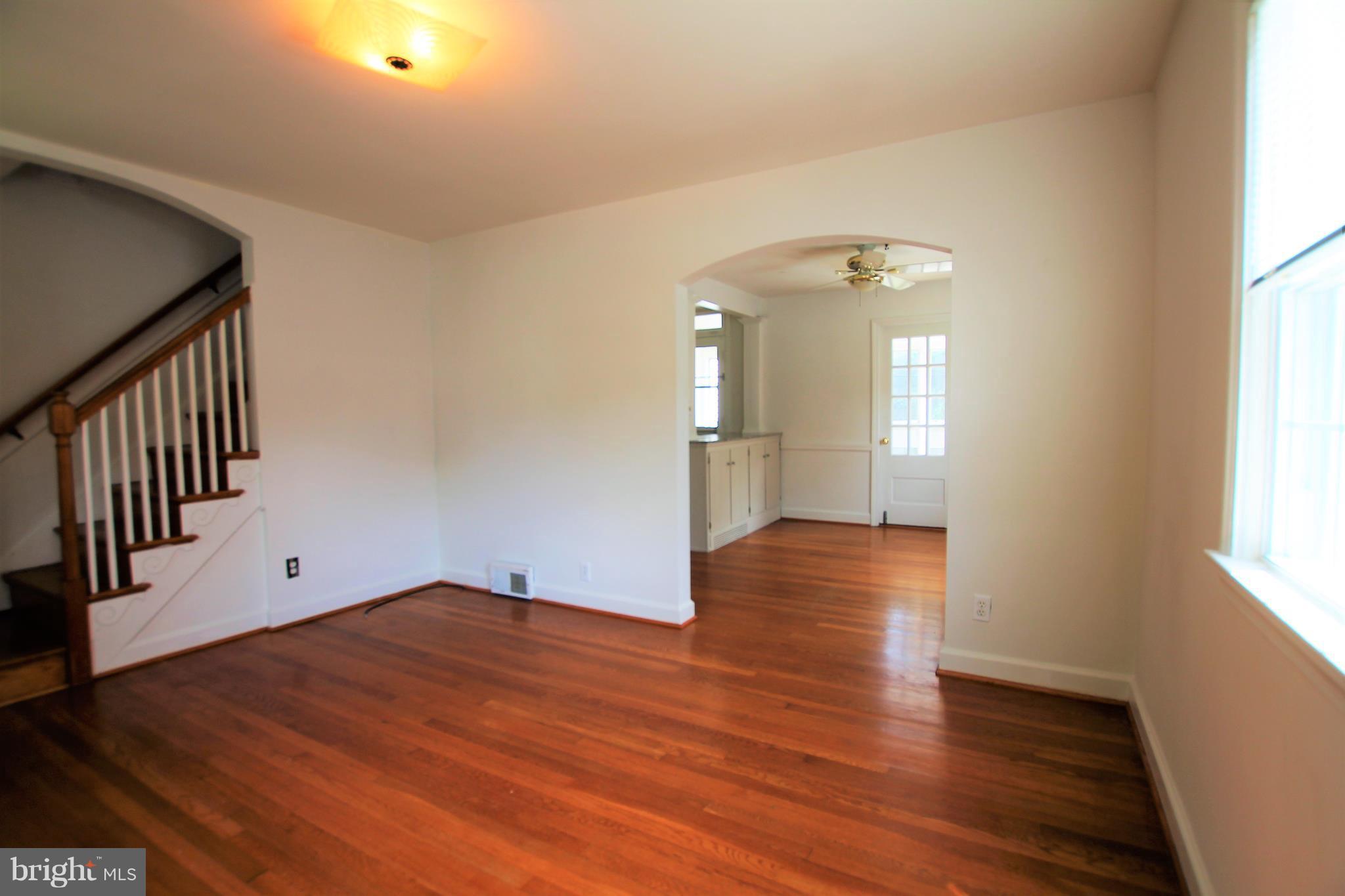 3710 1st Road South Arlington, VA 22204 - Photo 5 of 28 Living Room