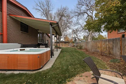a view of a backyard with plants