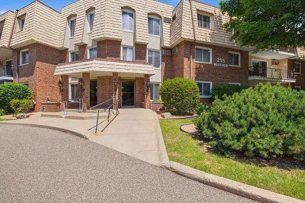 $170,000 | 255 Westview Drive, Unit 308, St. Paul, MN 55118
