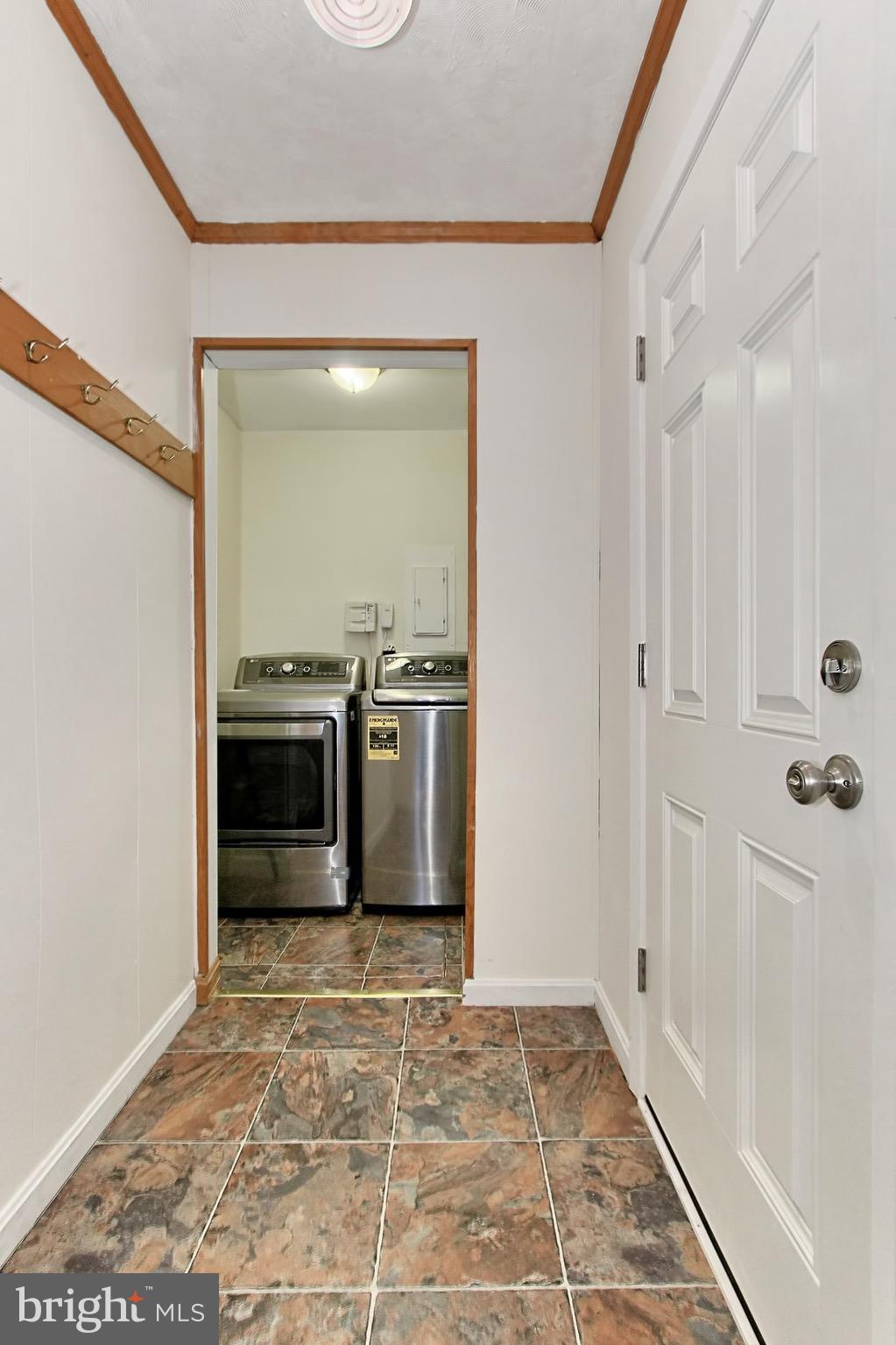 14518 Fullerton Road Woodbridge, VA 22193 - Photo 13 of 30 Mudroom & Laundry Room