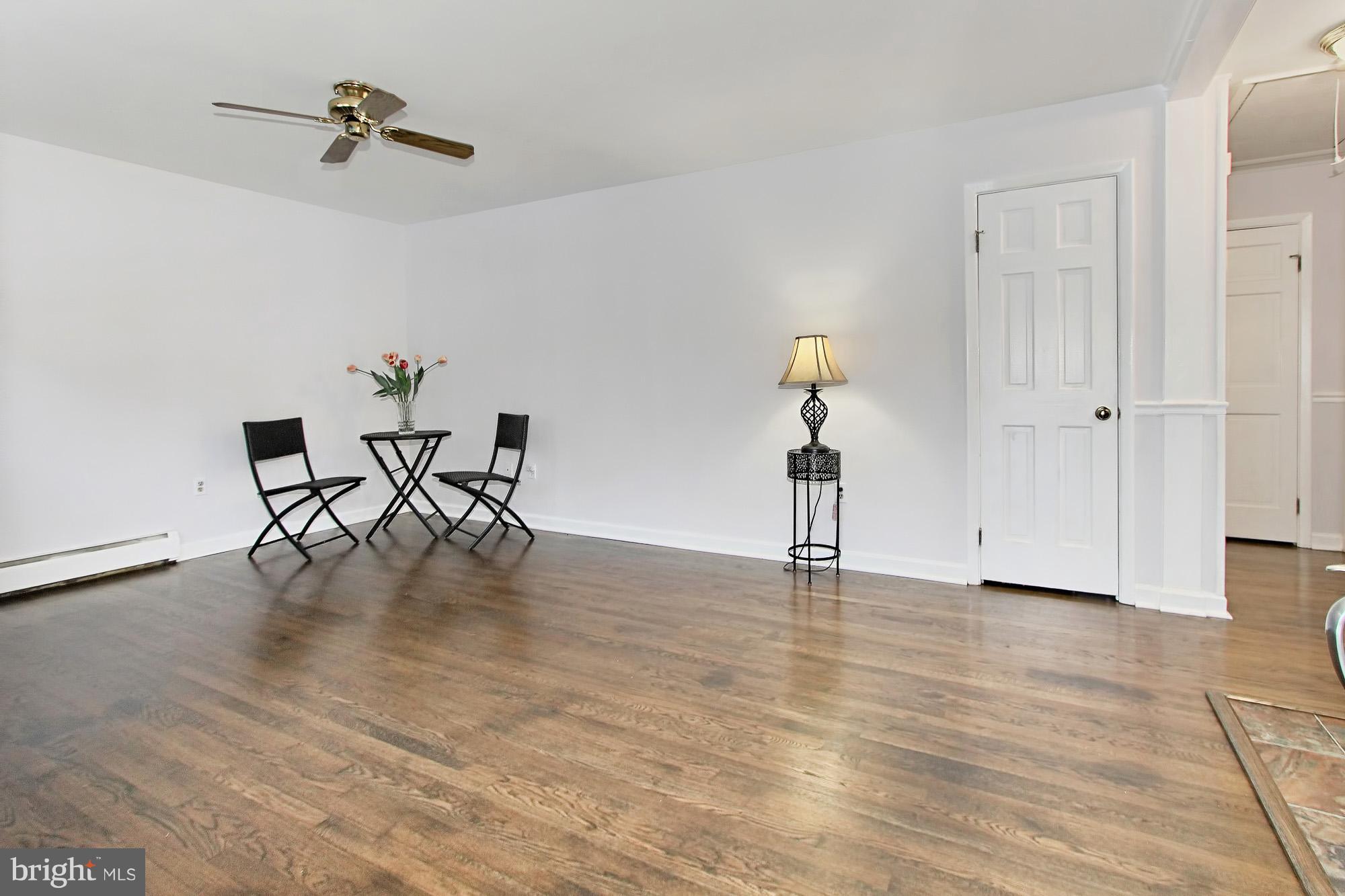 14518 Fullerton Road Woodbridge, VA 22193 - Photo 3 of 30 Living Room
