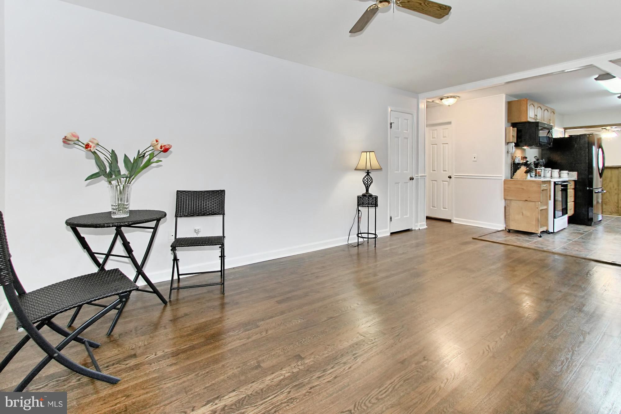 14518 Fullerton Road Woodbridge, VA 22193 - Photo 6 of 30 Living Room