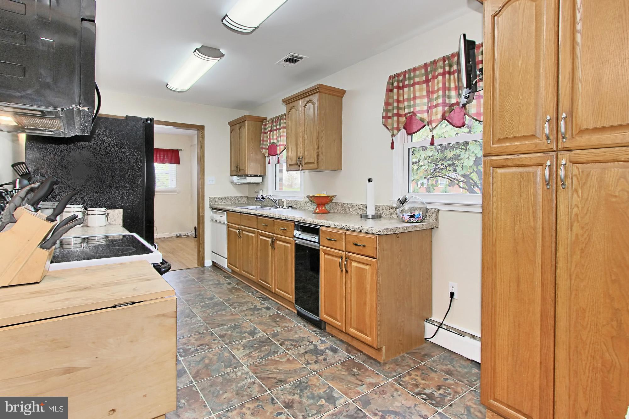 14518 Fullerton Road Woodbridge, VA 22193 - Photo 7 of 30 Kitchen