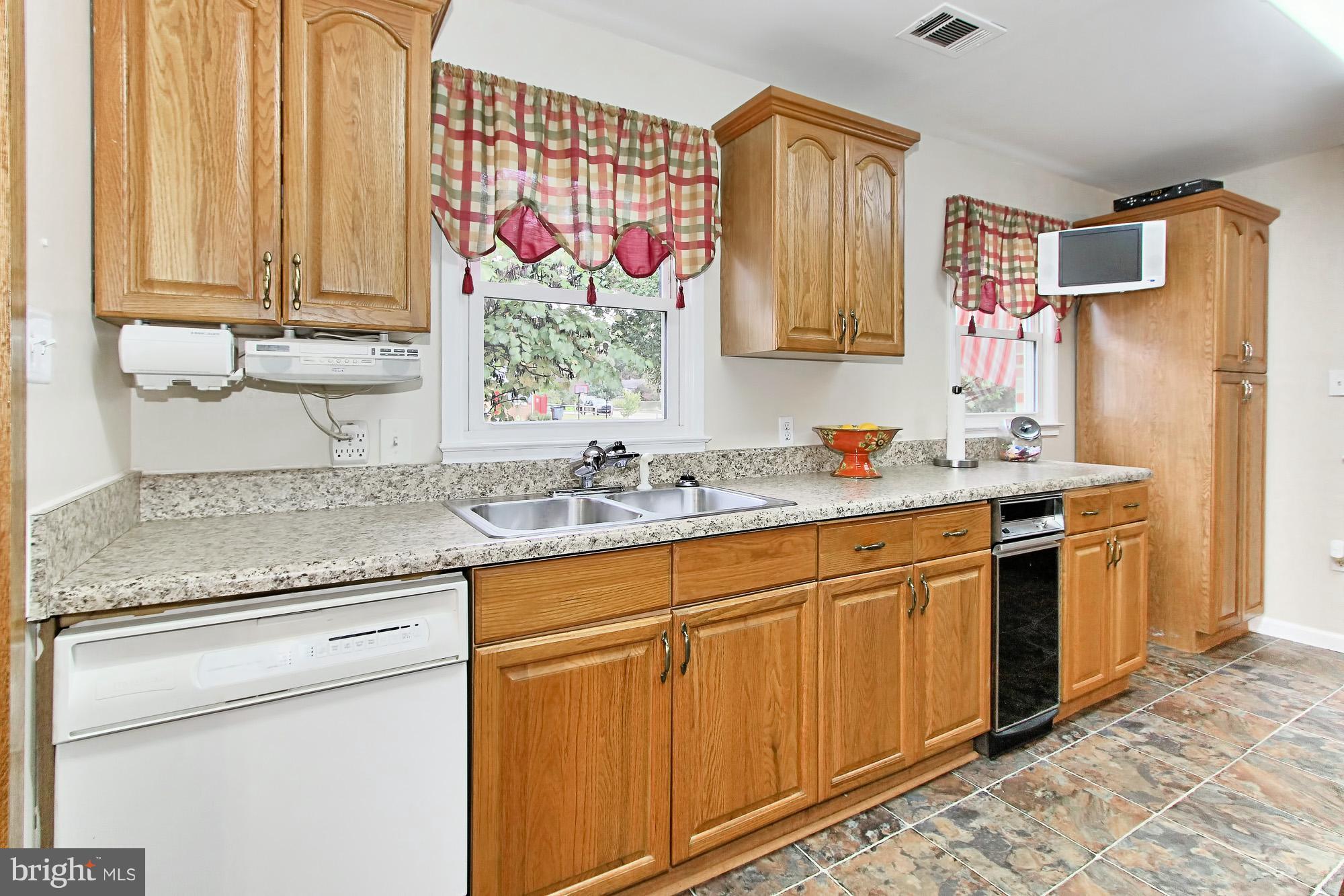 14518 Fullerton Road Woodbridge, VA 22193 - Photo 8 of 30 Kitchen