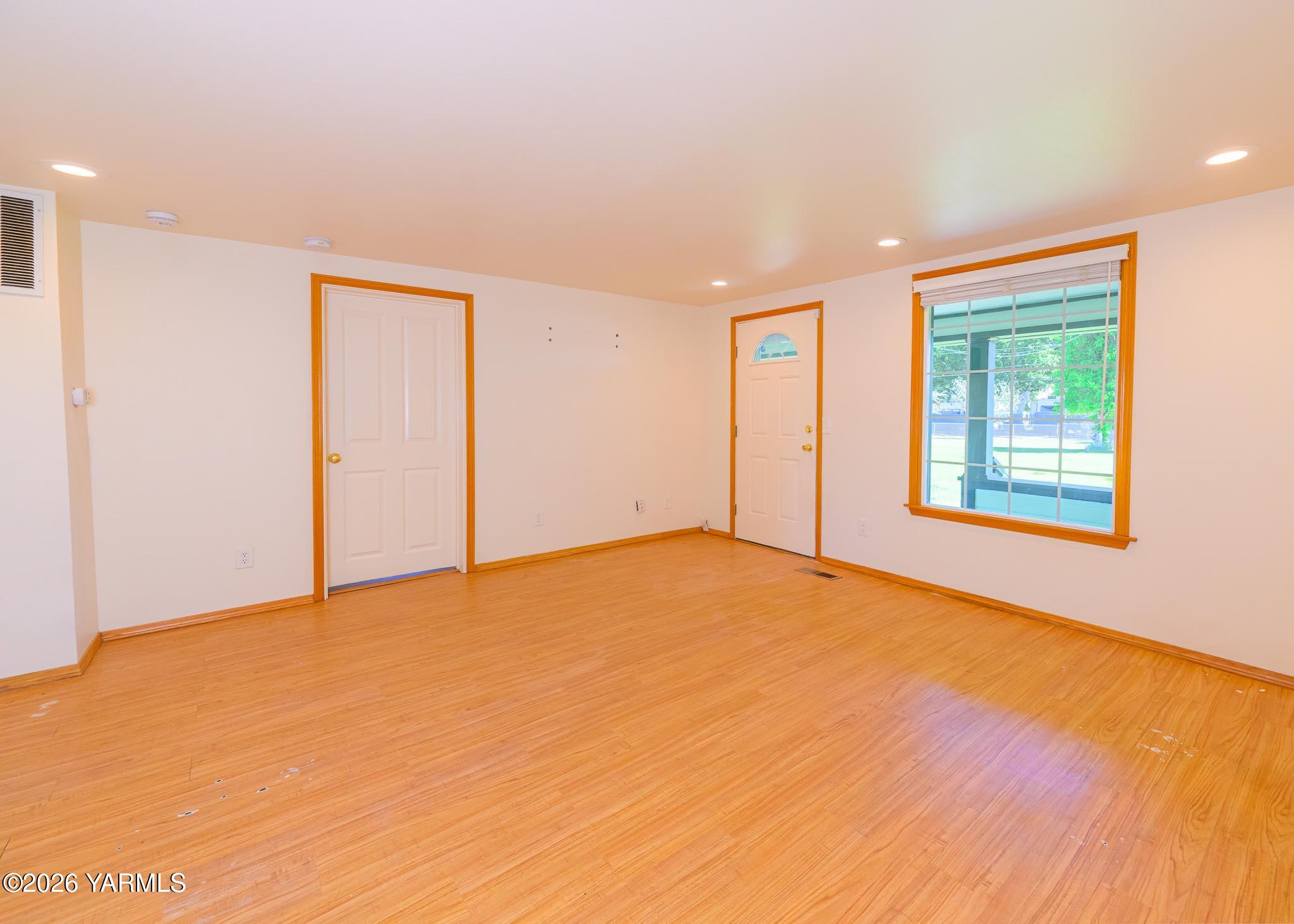 1602 Gordon Road Yakima, WA 98901 - Photo 4 of 24 2.5 living room