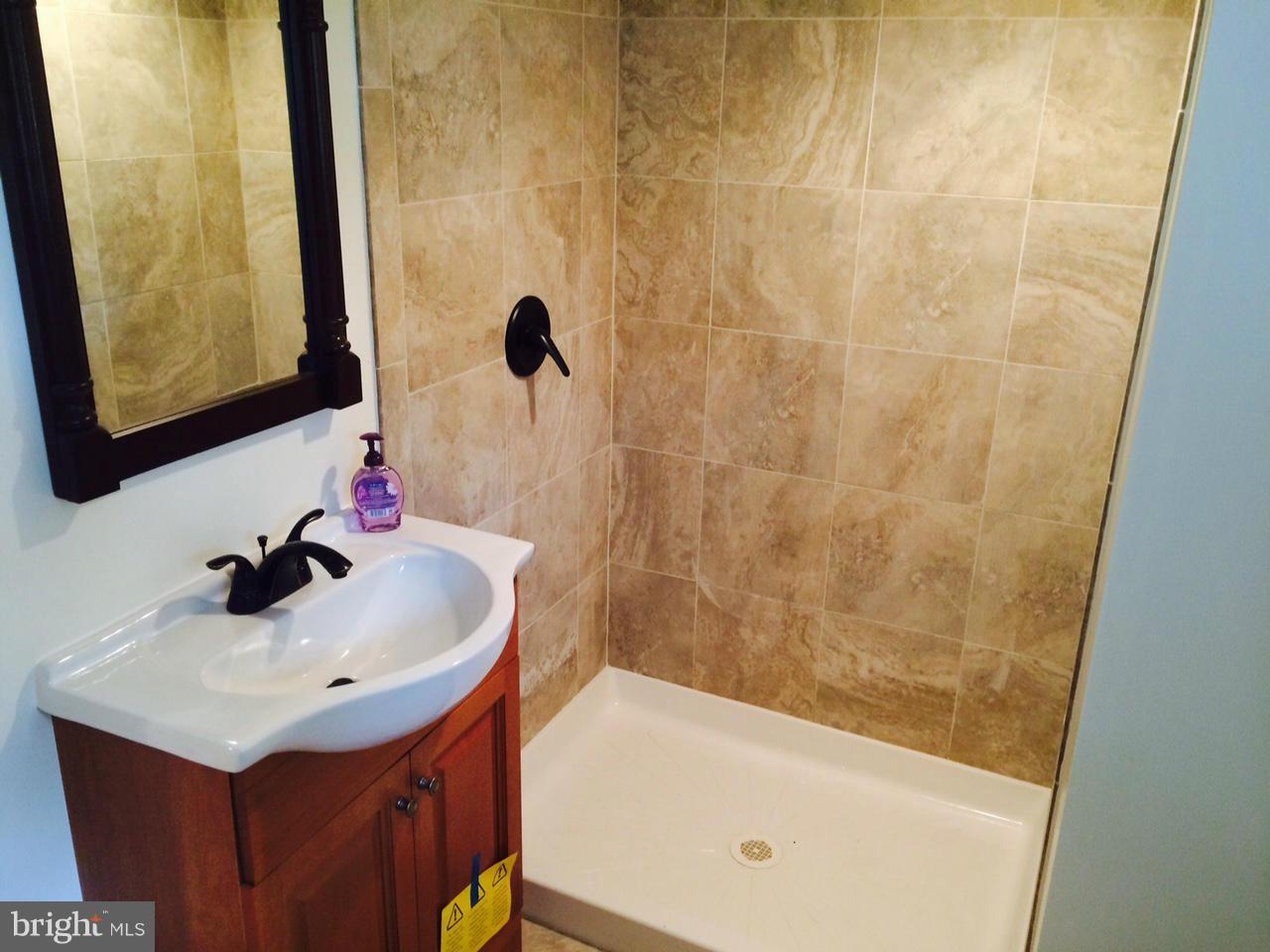 1903 Sunberry Road Baltimore, MD 21222 - Photo 19 of 24 Bath