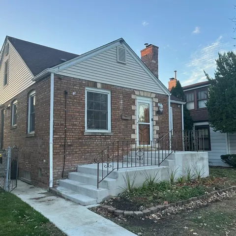 $320,000 | 9304 South Utica Avenue, Evergreen Park, IL 60805