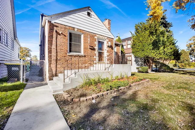 $330,000 | 9304 South Utica Avenue, Evergreen Park, IL 60805