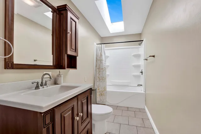 $320,000 | 9304 South Utica Avenue, Evergreen Park, IL 60805