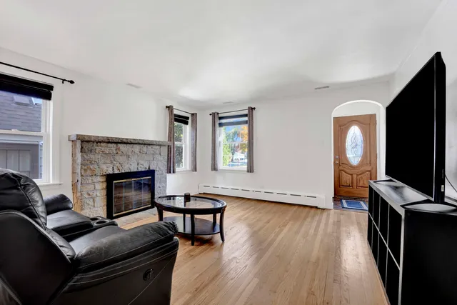 $330,000 | 9304 South Utica Avenue, Evergreen Park, IL 60805