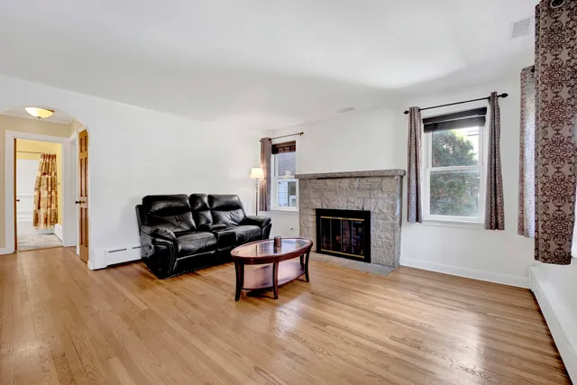 $330,000 | 9304 South Utica Avenue, Evergreen Park, IL 60805