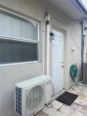 $1,200 | 2721 North 72nd Terrace, Unit STUDIO, Hollywood, FL 33024