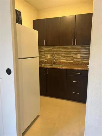 $1,200 | 2721 North 72nd Terrace, Unit STUDIO, Hollywood, FL 33024