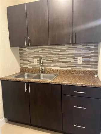 $1,200 | 2721 North 72nd Terrace, Unit STUDIO, Hollywood, FL 33024