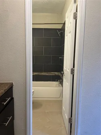 $1,200 | 2721 North 72nd Terrace, Unit STUDIO, Hollywood, FL 33024