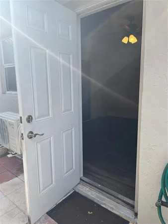 $1,200 | 2721 North 72nd Terrace, Unit STUDIO, Hollywood, FL 33024