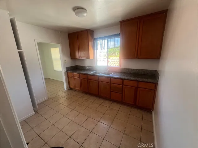 $2,300 | 1980 Chestnut Avenue, Long Beach, CA 90806