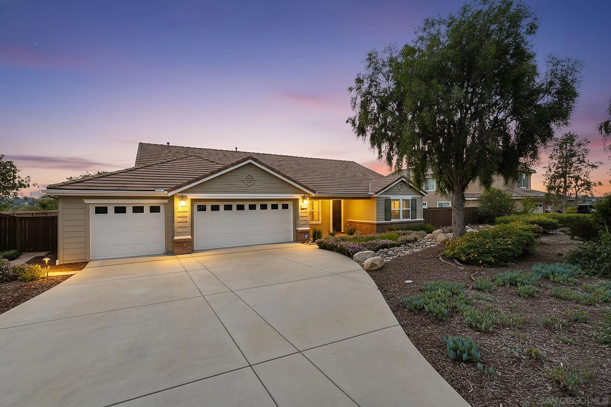 Digitally Altered. Original Image (https://cdnparap00.paragonrels.com/ParagonImages/Property/p0/SDMLS/-512680/1/120/90/a1a293b3ed5550fe3f7290e358b0bc93/3/2c21a340a99a5fd952cfbdaa42612d96/-512680-294bfbf7-814d-454a-9257-46871f19ffbb.JPG)