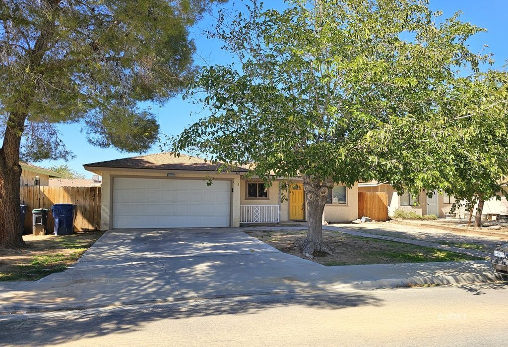 325 South Valley Street Ridgecrest, CA 93555 - Photo 1 of 34