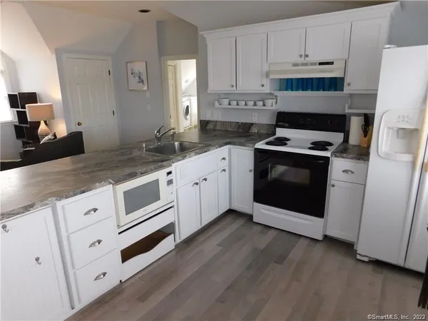 $2,100 | 14 Rocky Point Road, Unit 1, Old Saybrook, CT 06475