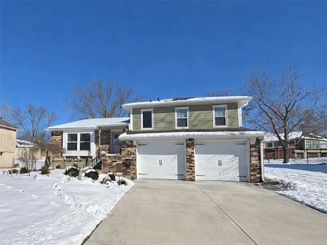 $297,000 | 4509 Northwest Wallingford Drive, Blue Springs, MO 64015