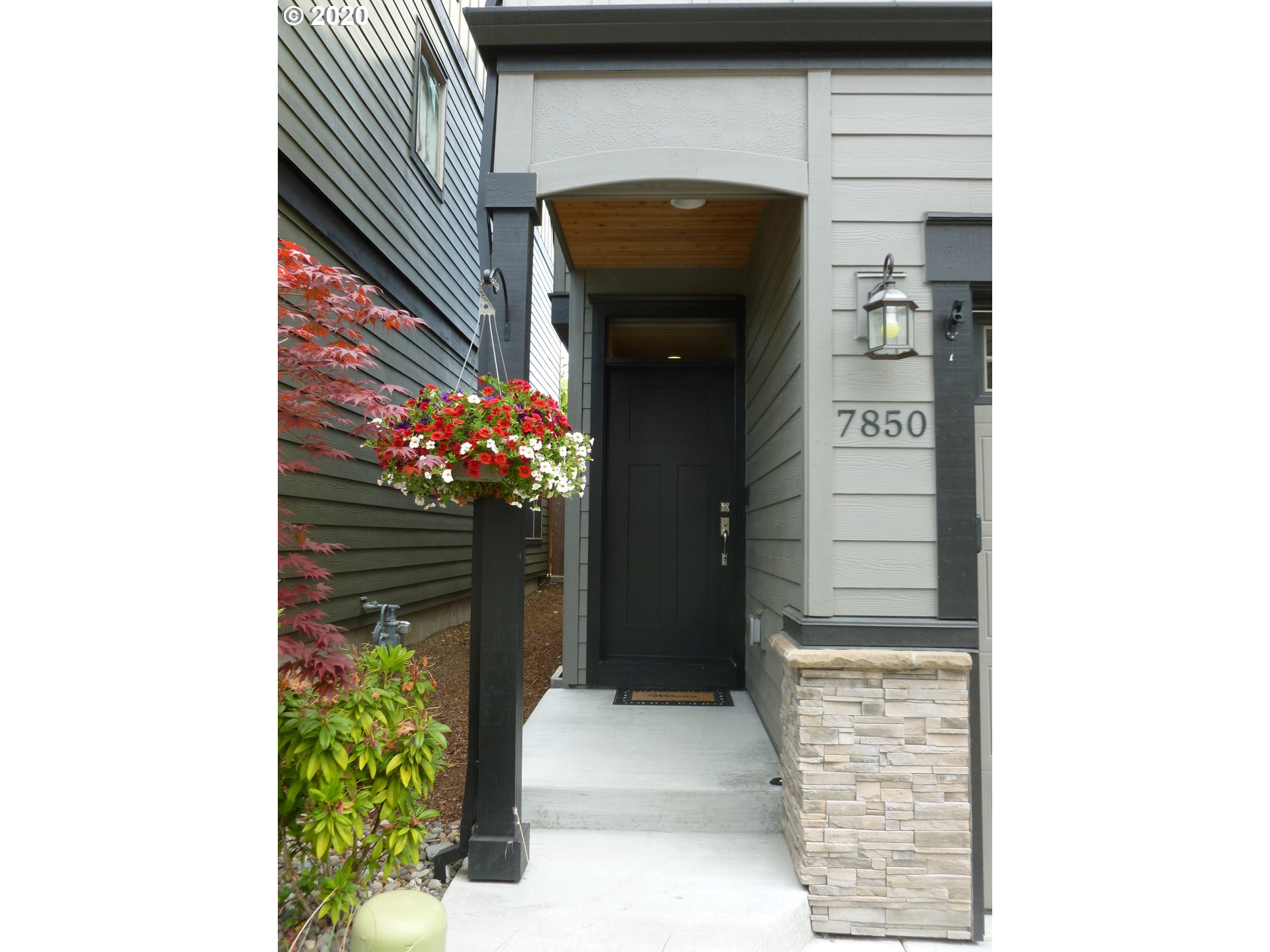 7850 Southwest Capitol Hill Road Portland, OR 97219 - Photo 3 of 32 Gallery Image 3