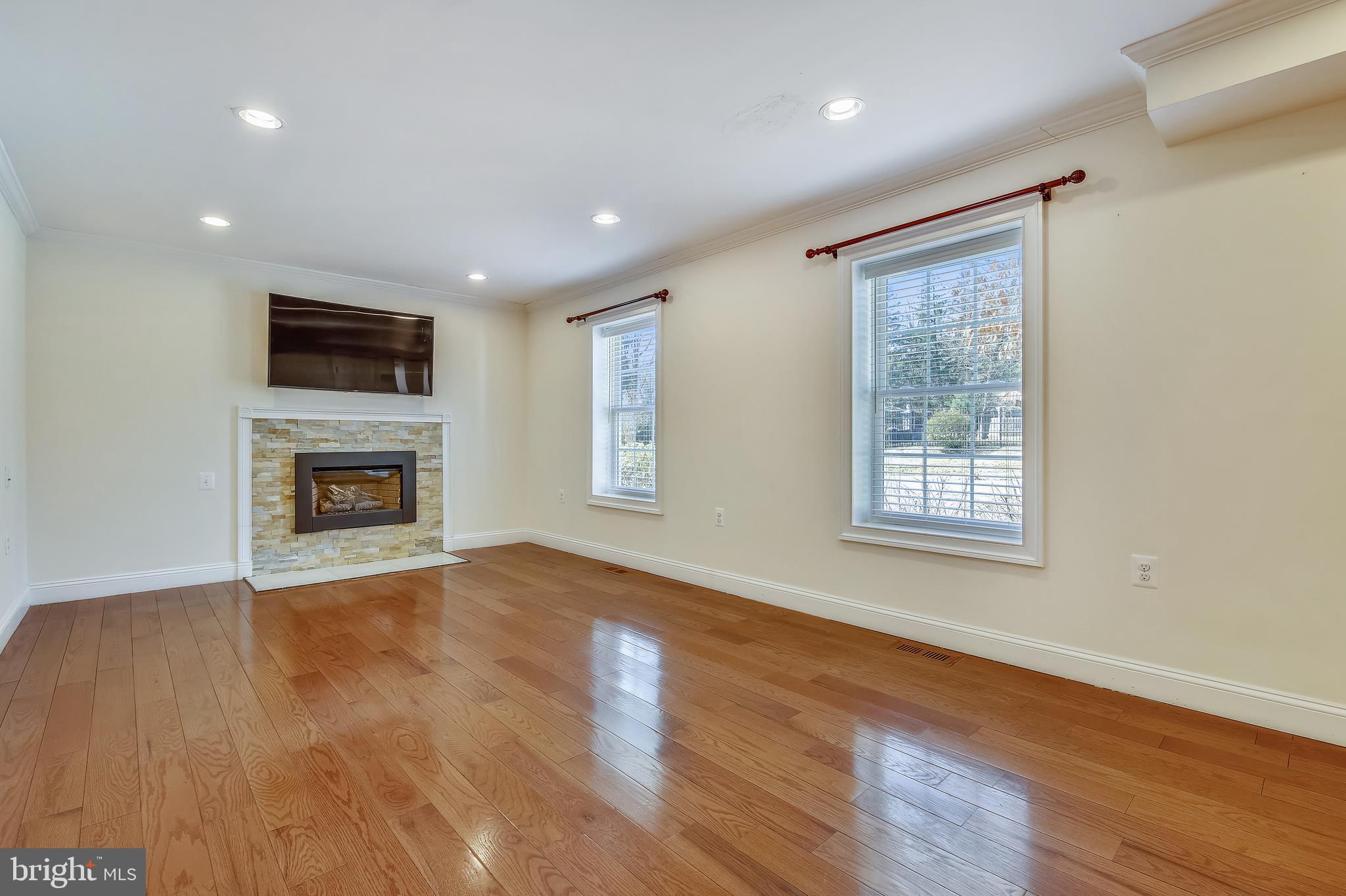 10603 Brunswick Avenue Silver Spring, MD 20902 - Photo 5 of 40 Living Room