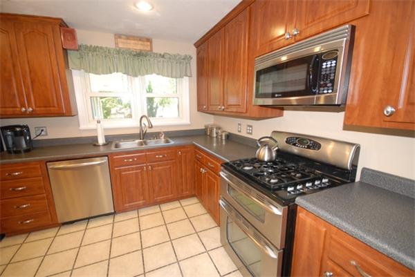 140 High Plain Road Andover, MA 01810 - Photo 3 of 30 Gallery Image 3