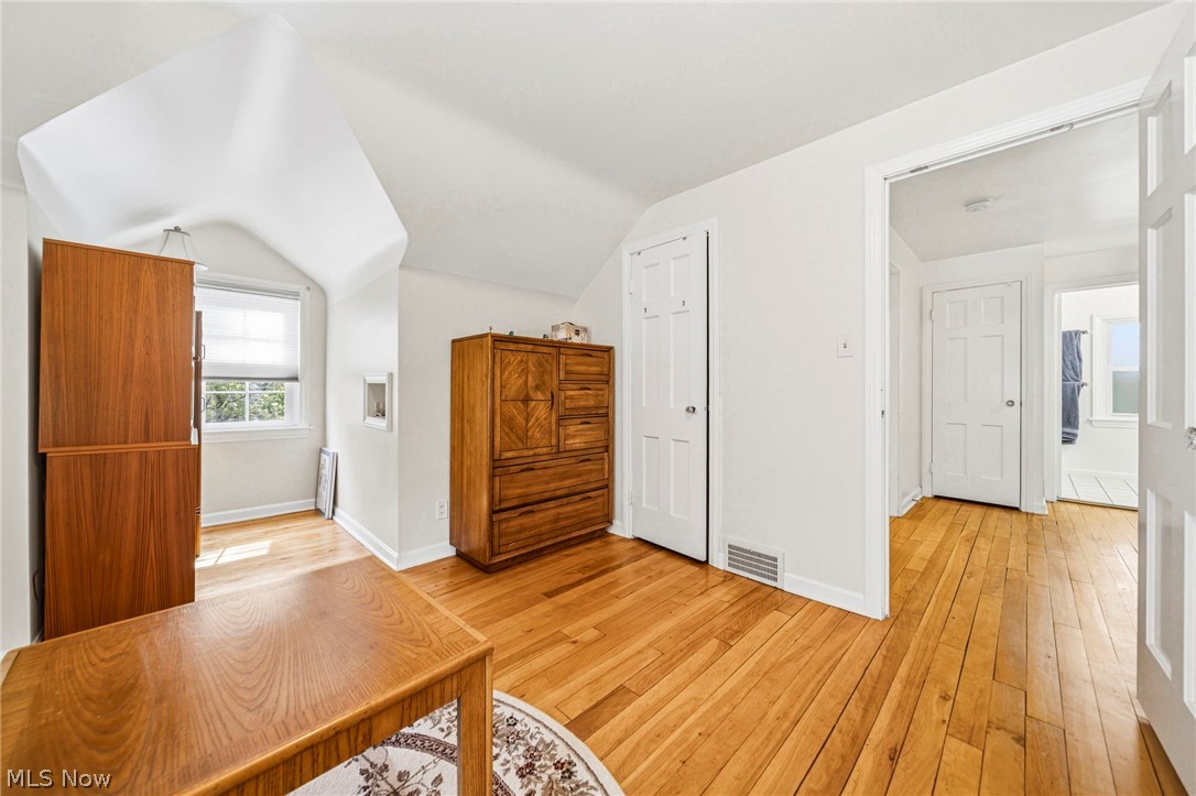 852 Englewood Road Cleveland Heights, OH 44121 - Photo 15 of 26