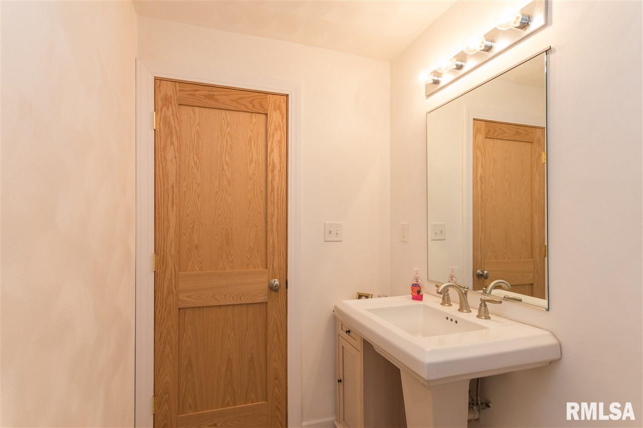 30010 East Manito Road Manito, IL 61546 - Photo 27 of 35 Gallery Image 27