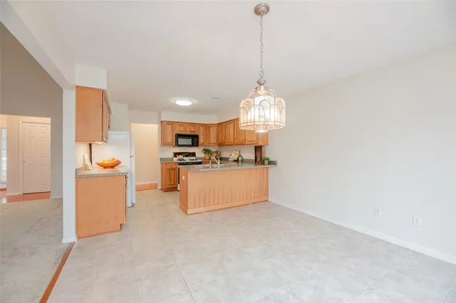 $285,000 | 48 Leamington Circle, Greece, NY 14626