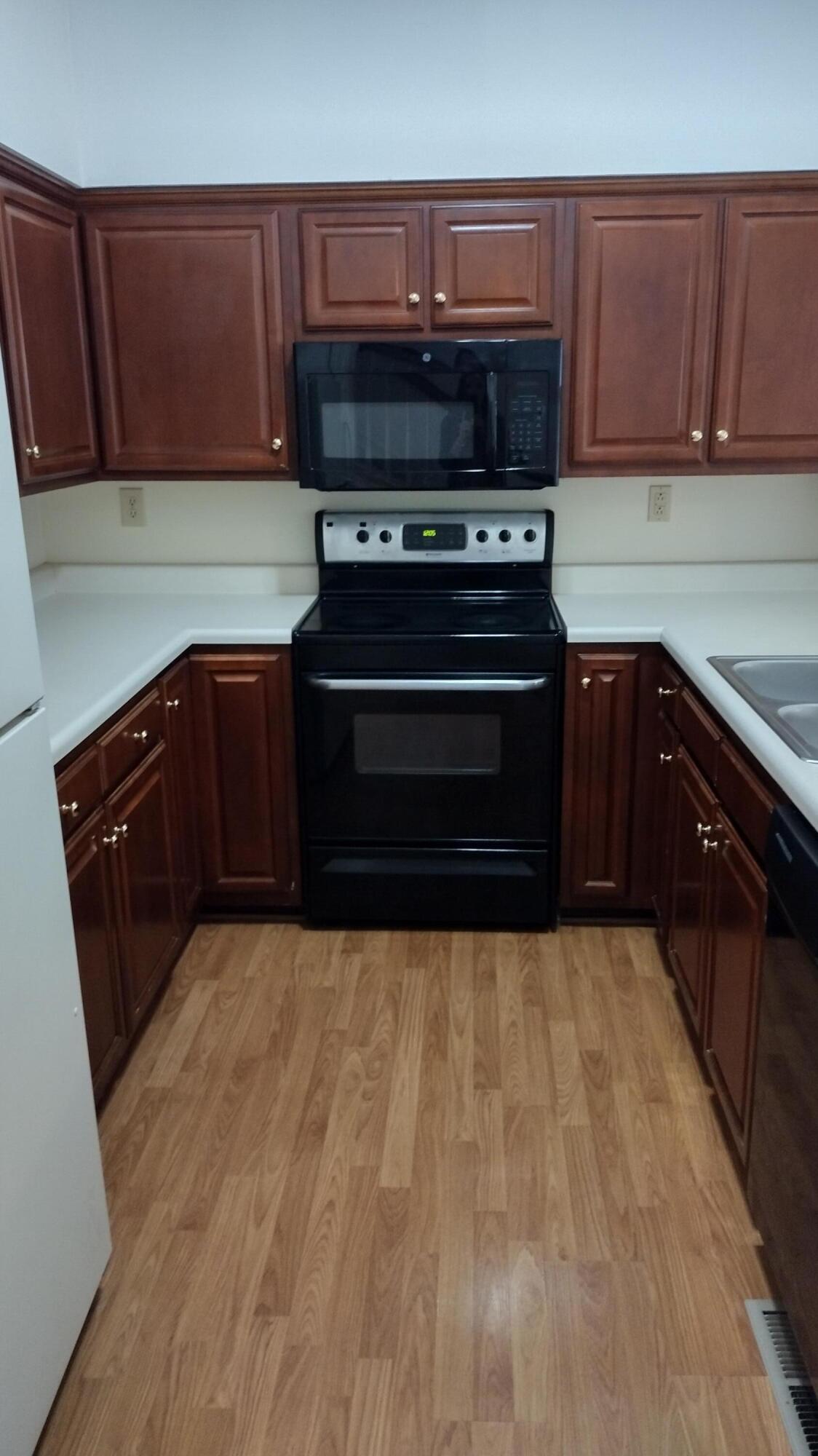 1625 Nicholasville Road, Unit 302 Lexington, KY 40503 - Photo 4 of 24 IMG_20221006_120514339_HDR
