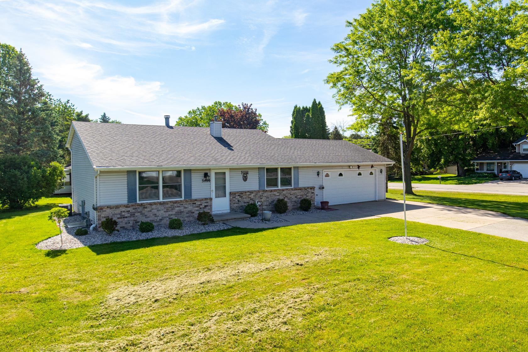 3400 North Shawnee Lane Appleton, WI 54914 - Photo 2 of 28