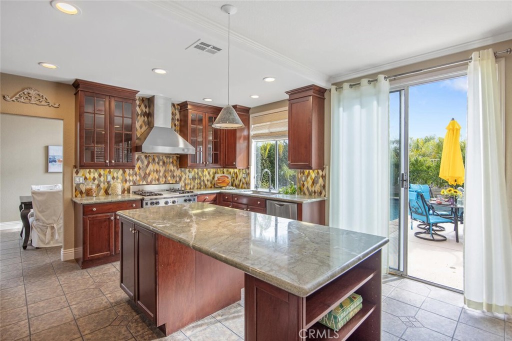 25640 Shaw Place Stevenson Ranch, CA 91381 - Photo 14 of 58 Kitchen