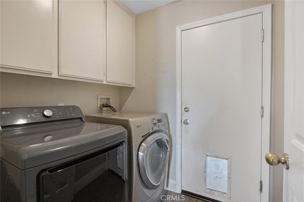25640 Shaw Place Stevenson Ranch, CA 91381 - Photo 41 of 58 Laundry room