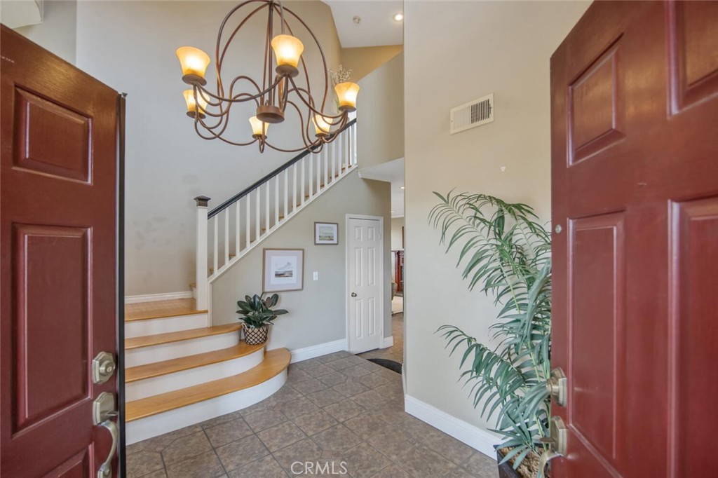 25640 Shaw Place Stevenson Ranch, CA 91381 - Photo 7 of 58 Entry