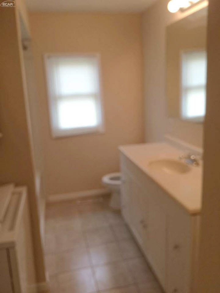 2277 East Judd Road Burton, MI 48529 - Photo 15 of 40 21125595-14.JPG