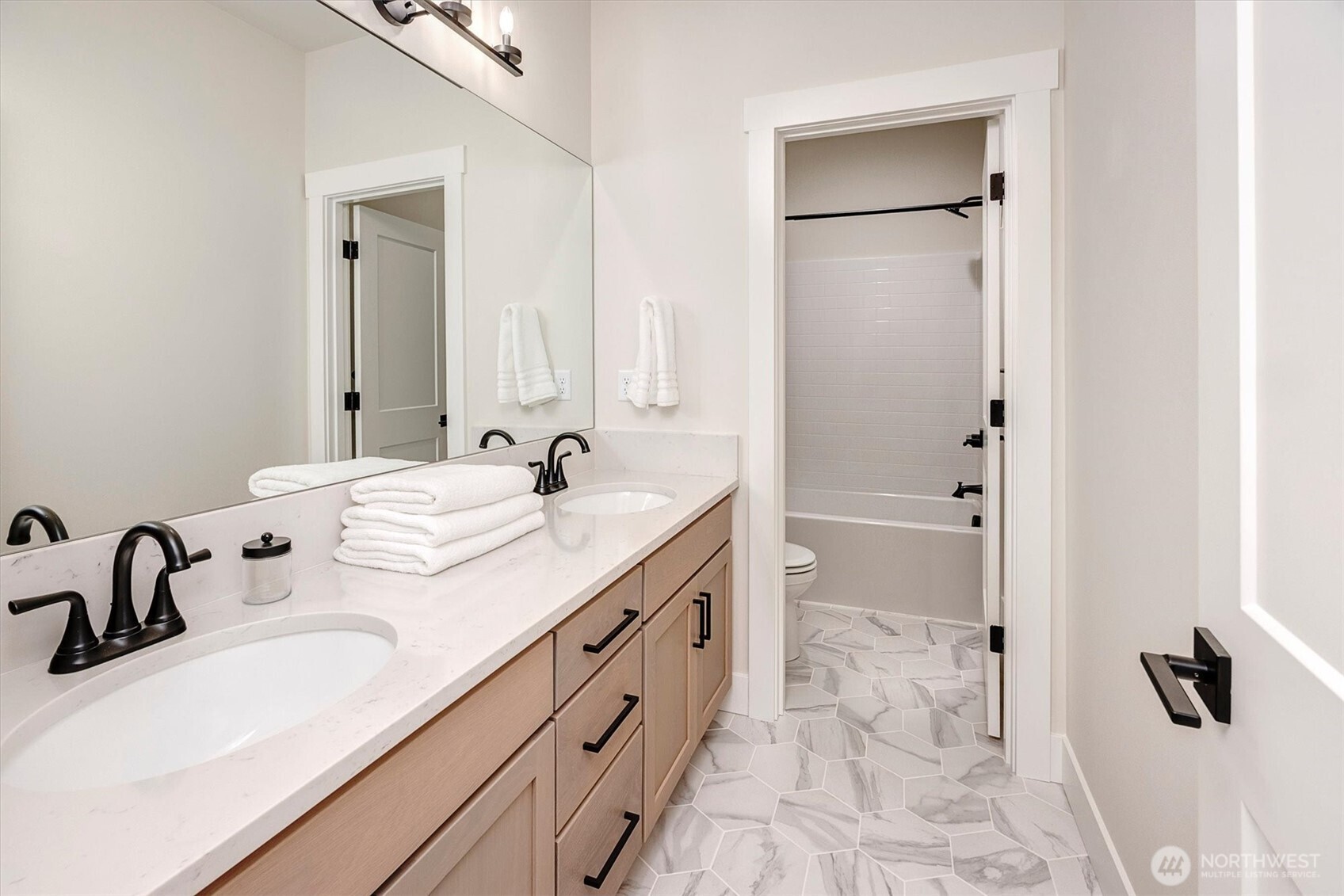 12143 Northeast 170th Place Bothell, WA 98011 - Photo 26 of 40