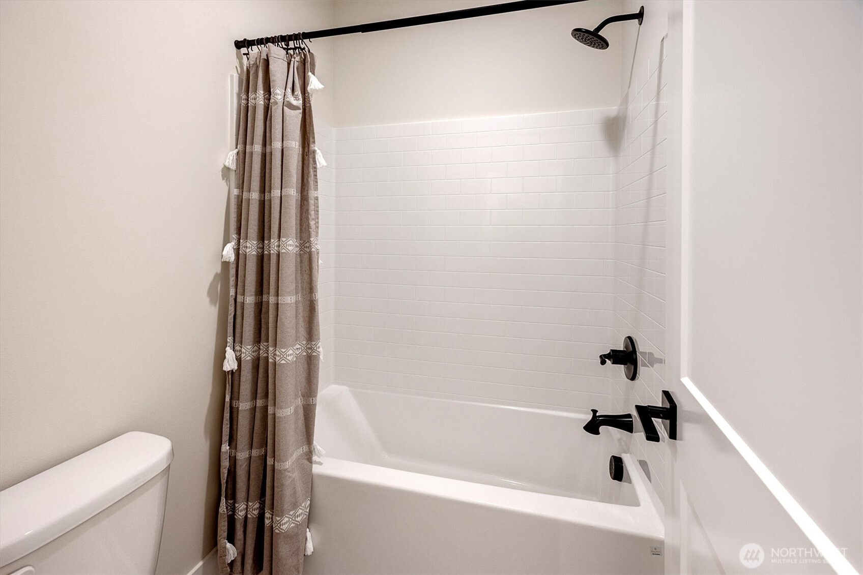 12143 Northeast 170th Place Bothell, WA 98011 - Photo 27 of 40