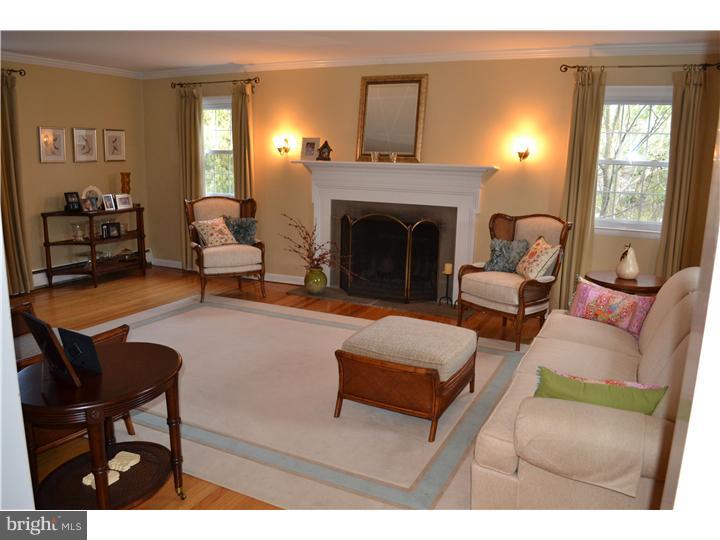 645 Walker Road Wayne, PA 19087 - Photo 4 of 17 Living Room